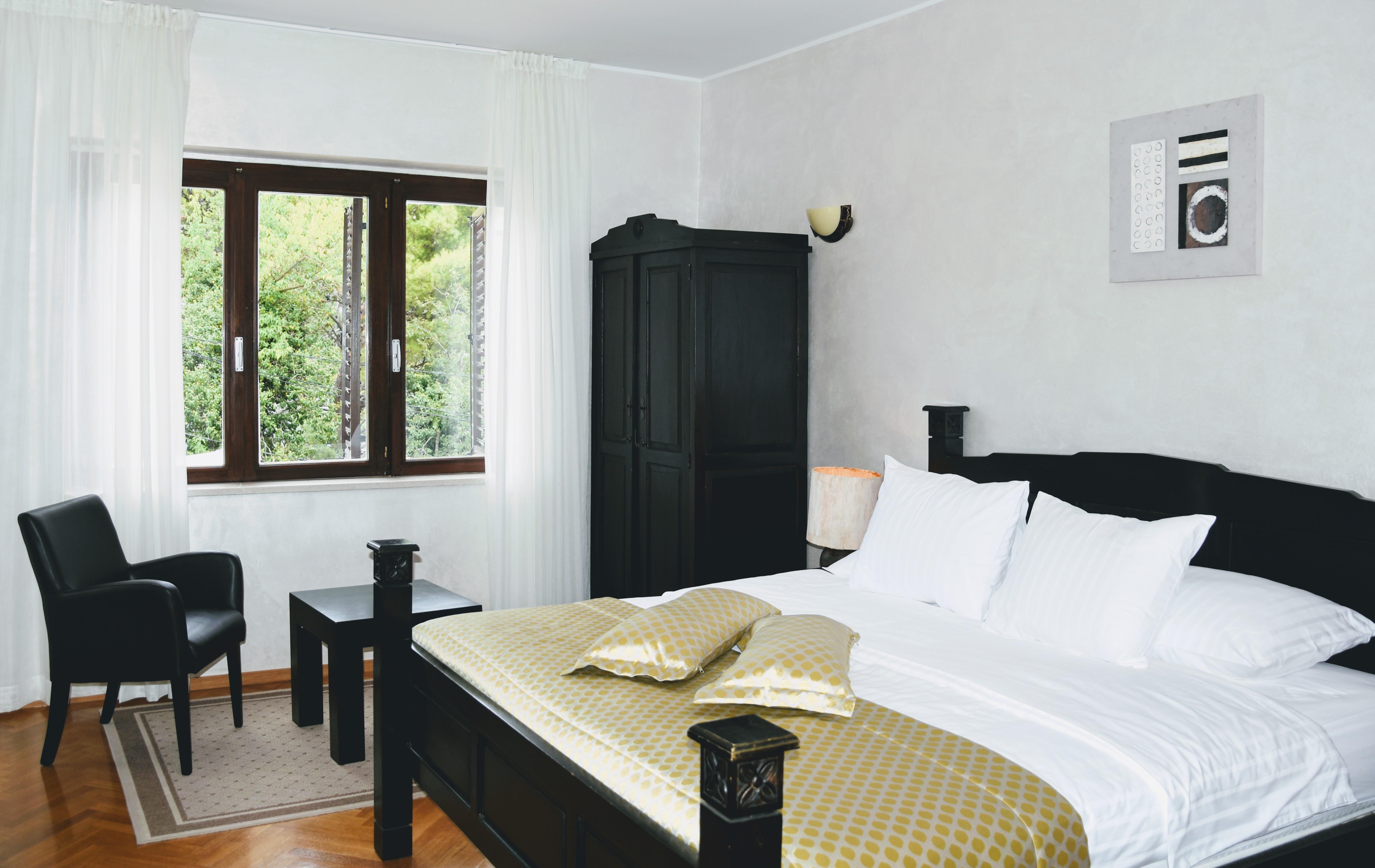 Franica Villa *