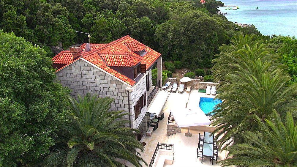 Franica Villa *