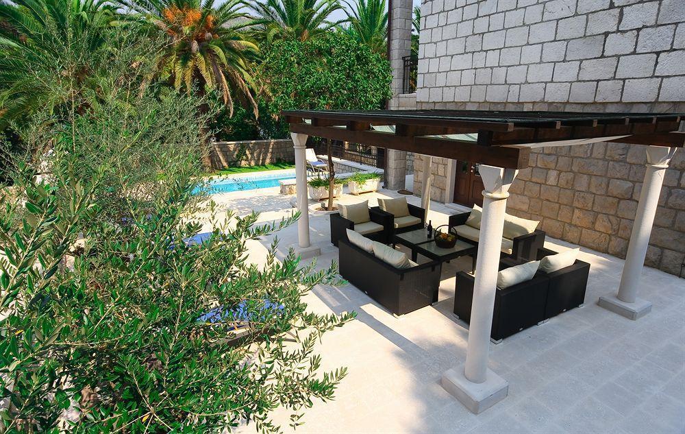 Franica Villa *