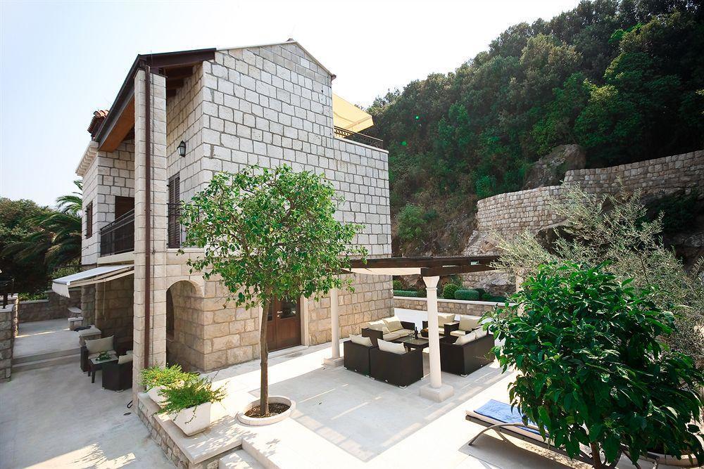 Franica Villa *