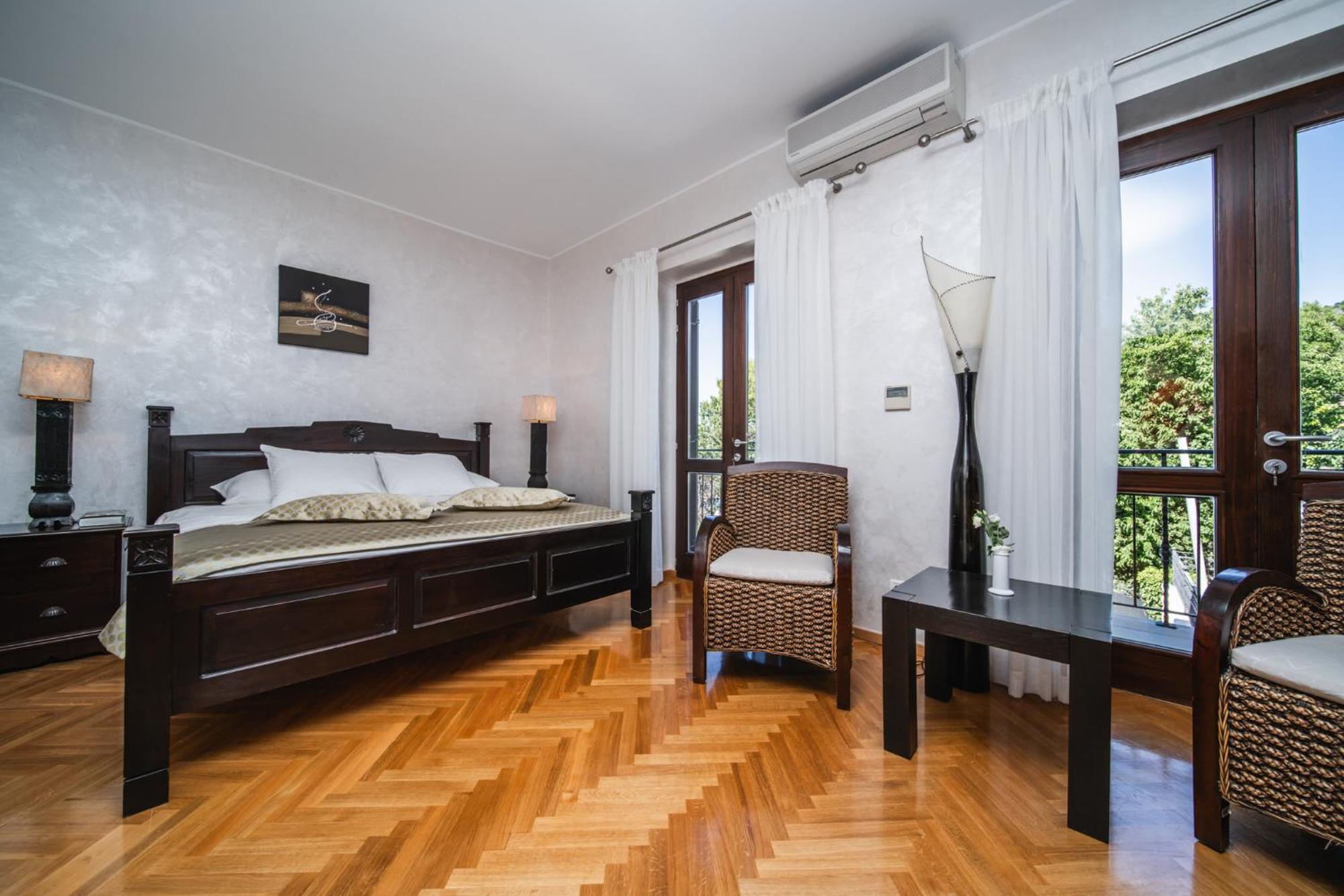 Franica Villa